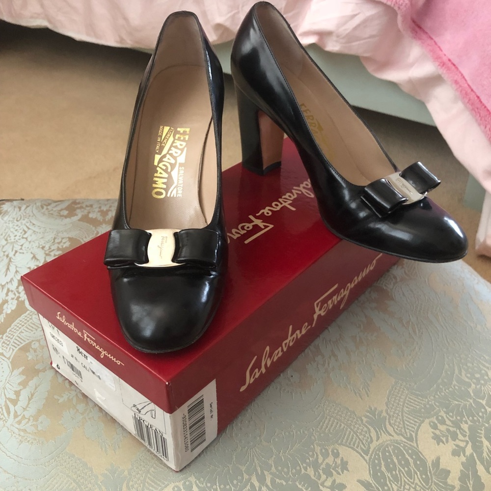 Salvatore Ferragamo Black Leather Shoes with Bow